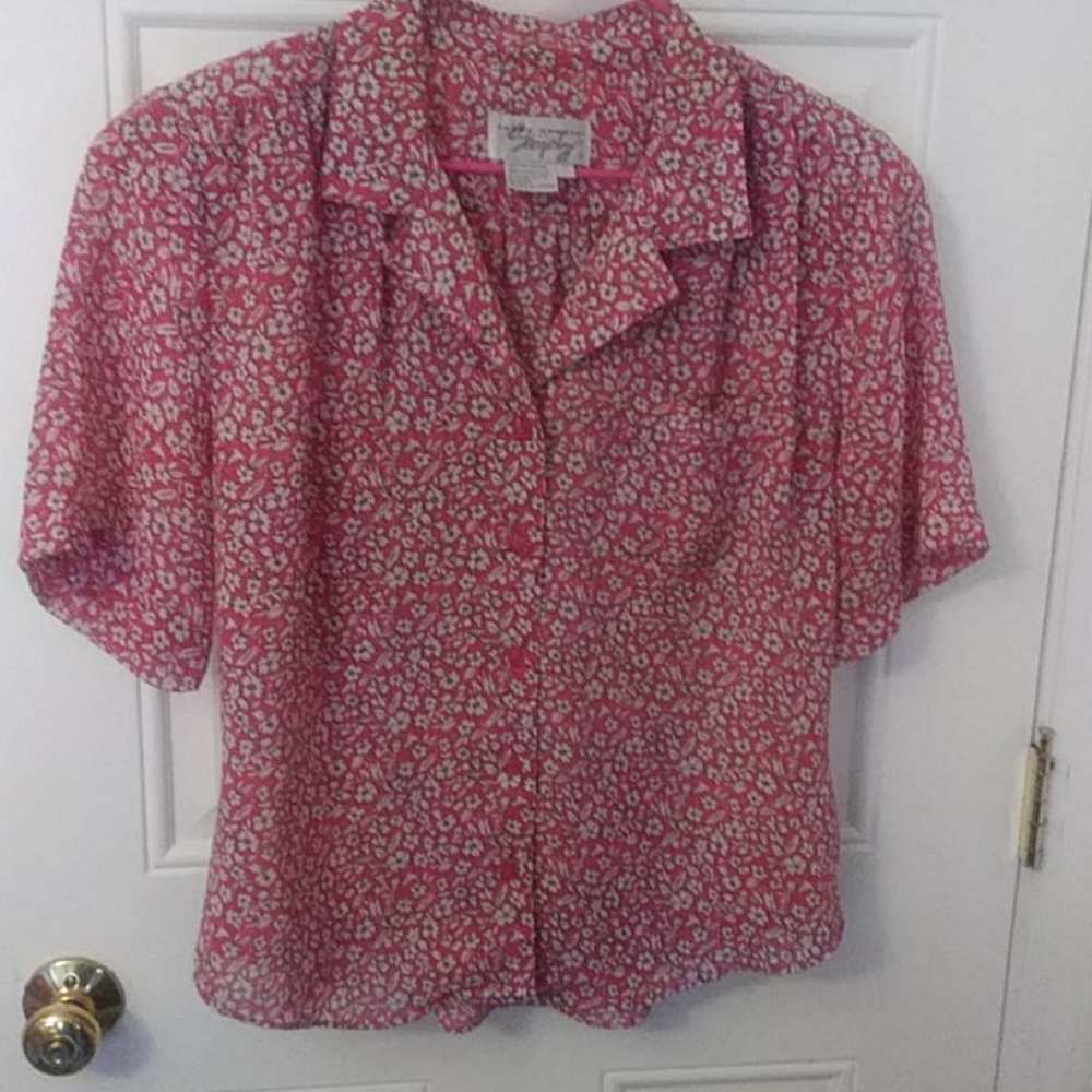 Shortsleeved polyester floral   blouse.